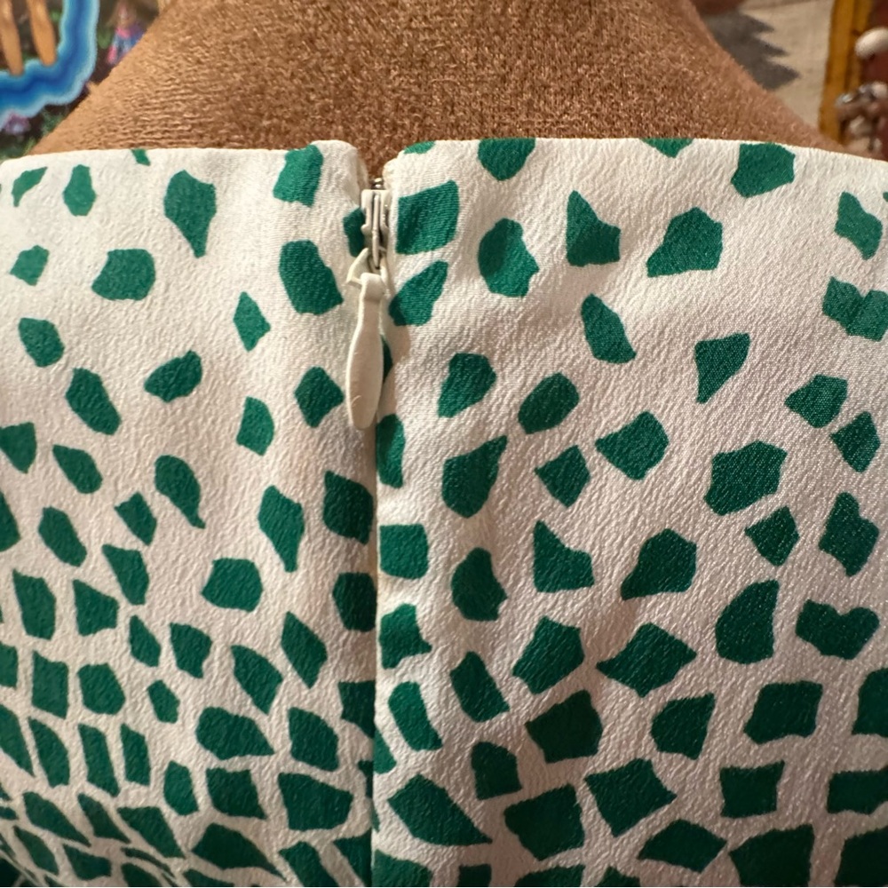 Chic Green Patterned Mini Dress - image 7